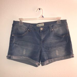 Plus size lightly distressed shorts!